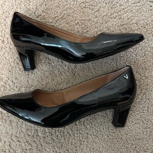 Vionic Black Patent Leather Pumps